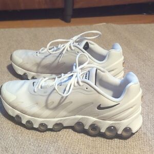 Womens Nike Air Max Dn8 "Sail/Black/Fossil" FQ7860-006 Size 11